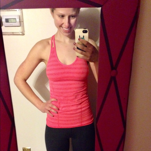 Pink Zella tank top with built-in bra. Size small. - Picture 4 of 4